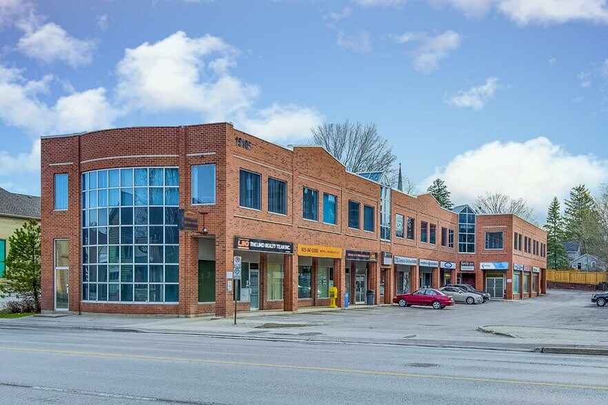 15105 Yonge St, Aurora, ON à vendre - Photo du bâtiment - Image 1 de 1