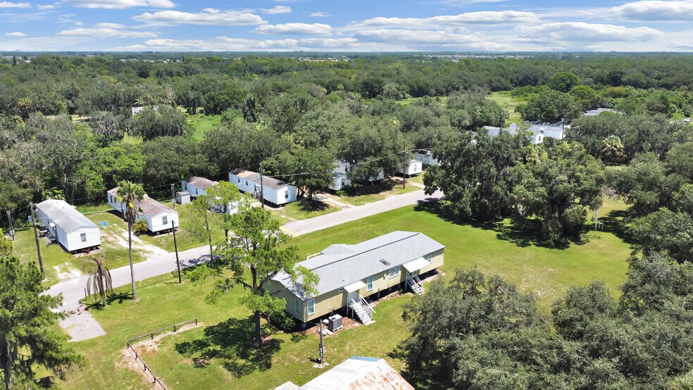 The Park portefeuille de 2 propriétés à vendre sur LoopNet.ca - Photo du bâtiment - Image 2 de 6