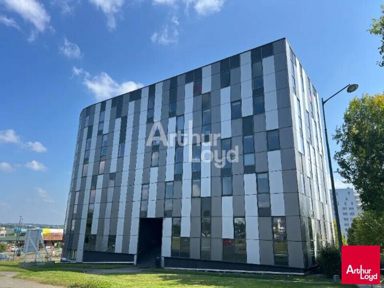 Office in Rennes for lease - Building Photo - Image 1 of 4