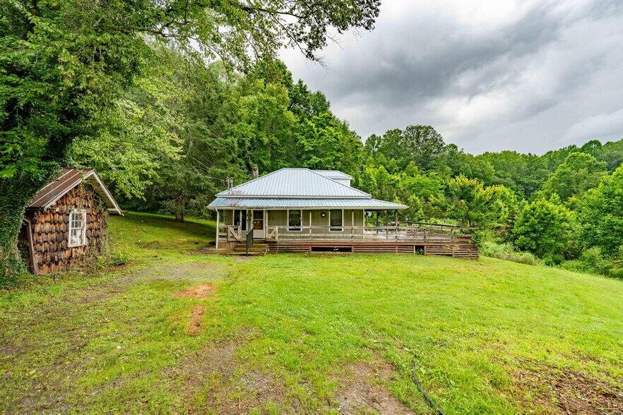 306 Bear Branch rd, Roan Mountain, TN à vendre - Photo du bâtiment - Image 3 de 23