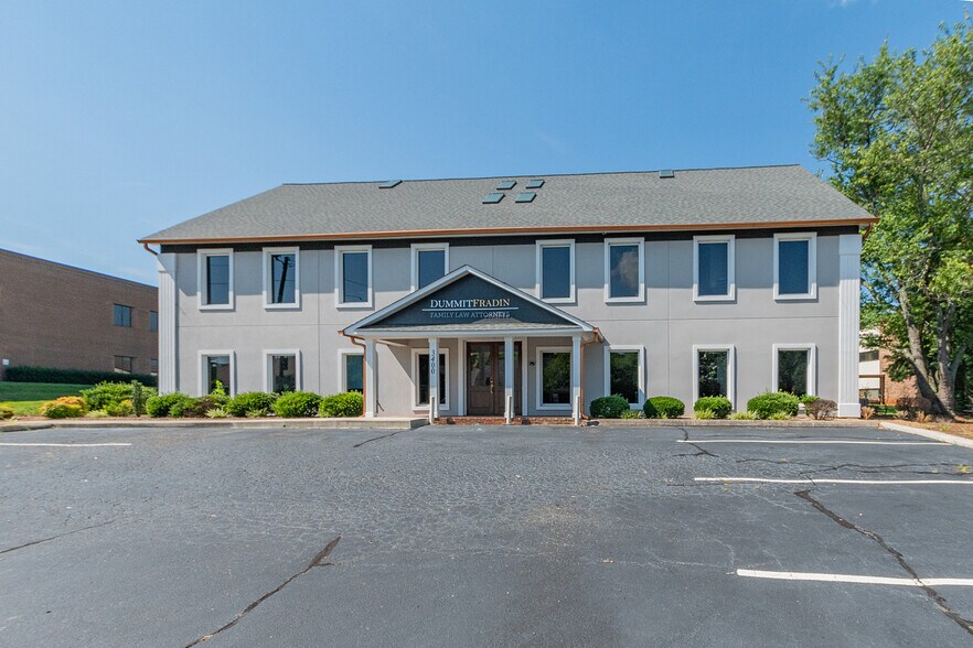 3400 Healy Dr, Winston-Salem, NC à vendre - Photo du bâtiment - Image 3 de 15