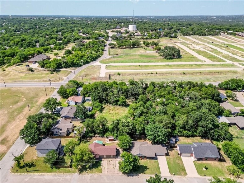 410 N Mill St, Weatherford, TX for sale - Building Photo - Image 2 of 6