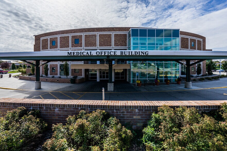 3219 Central Ave, Kearney, NE à louer - Photo du bâtiment - Image 2 de 3