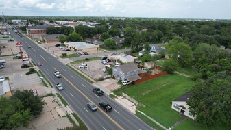 LOT ON 1ST STREET - Dépanneur