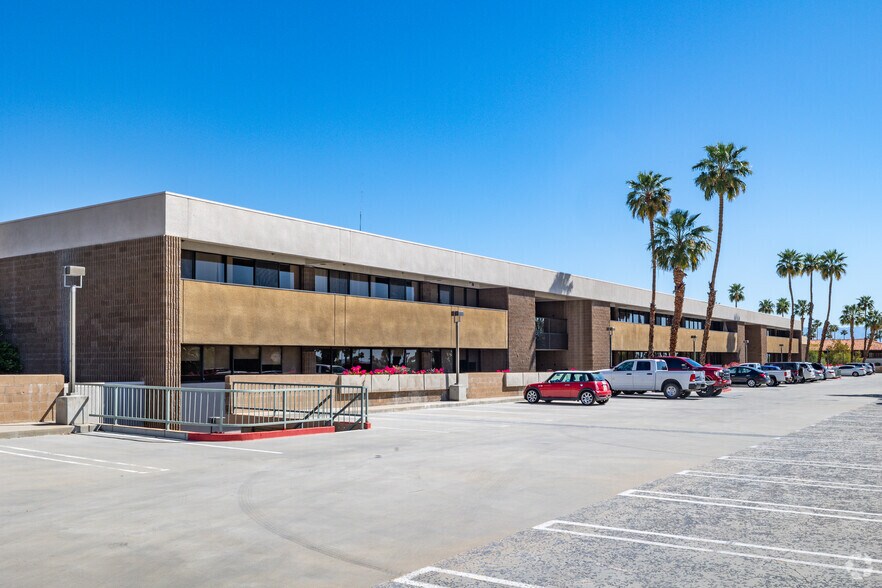 777 E Tahquitz Canyon Way, Palm Springs, CA à louer - Photo du bâtiment - Image 3 de 8
