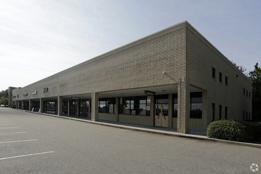 102-400 Westwood Shopping Ctr, Fayetteville, NC for lease - Building Photo - Image 3 of 11