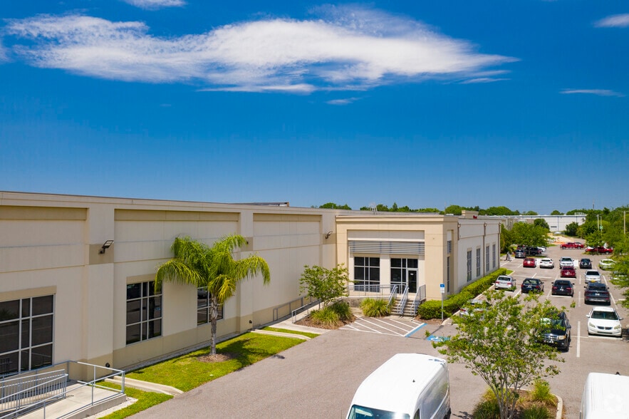 8800-8824 E Adamo Dr, Tampa, FL for lease - Building Photo - Image 3 of 7