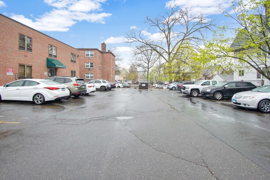 609 Farmington Ave, Hartford, CT à louer - Photo du bâtiment - Image 3 de 29