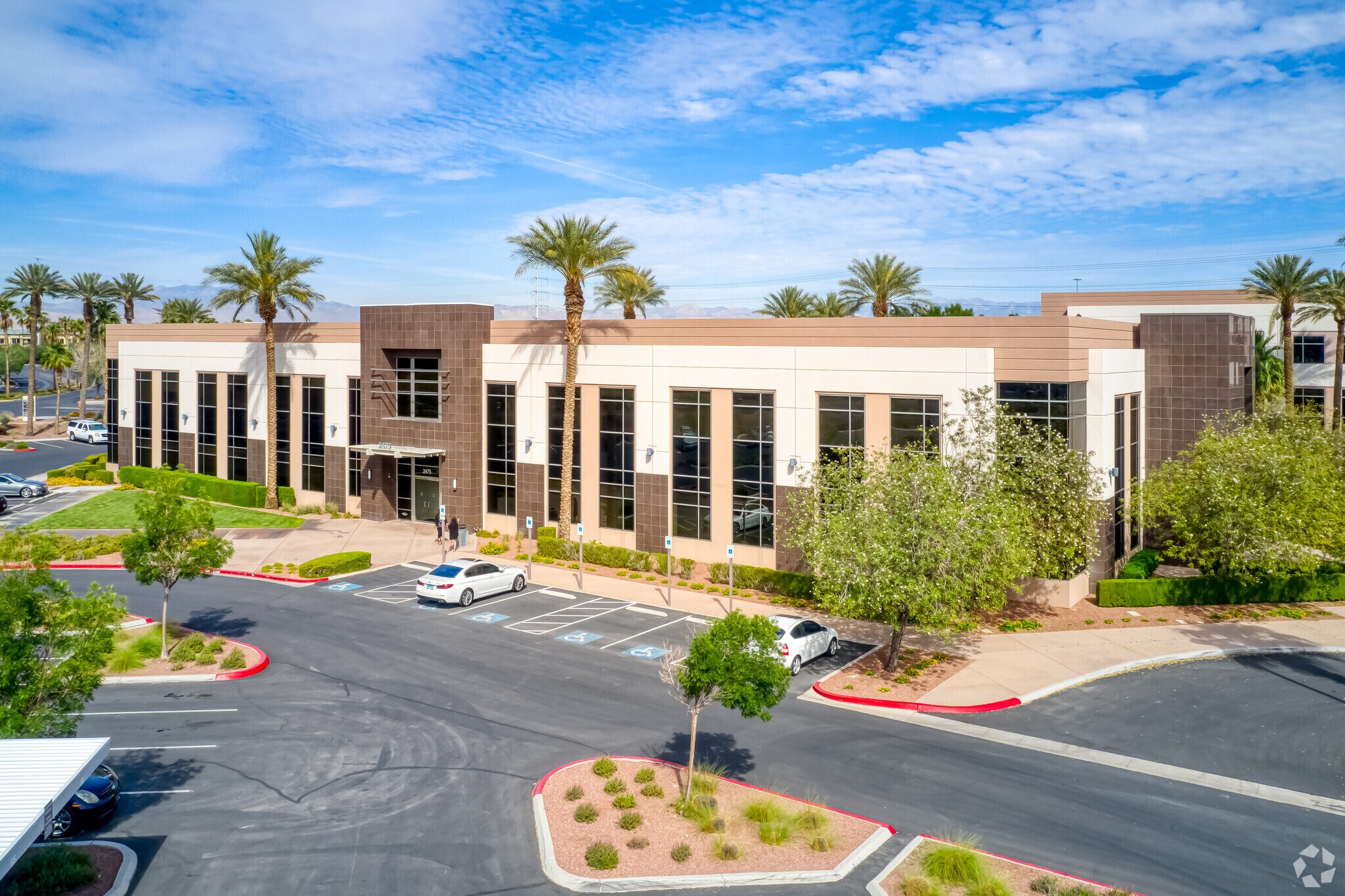 2475 Village View Dr, Henderson, NV à louer Photo du bâtiment- Image 1 de 8