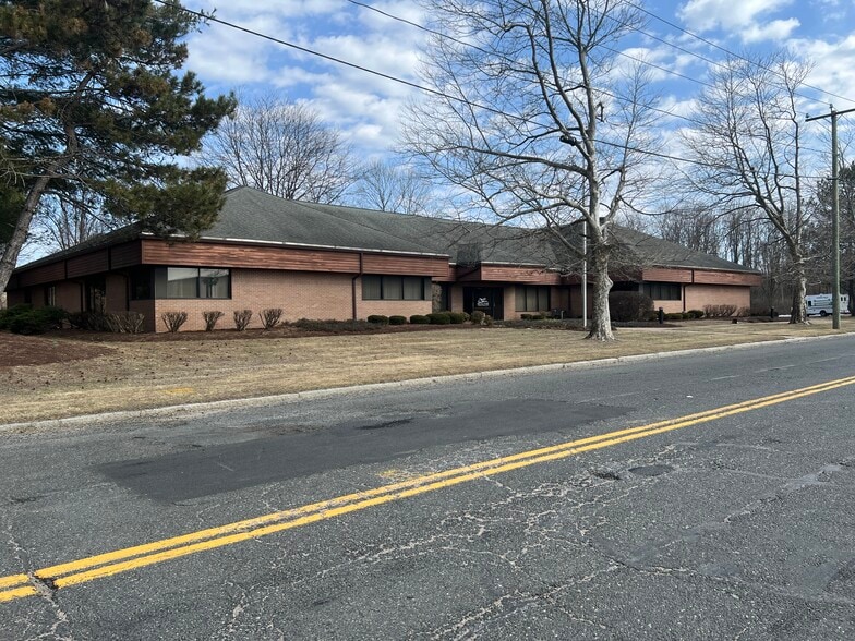 221 Industry Ave, Springfield, MA for lease - Building Photo - Image 2 of 24