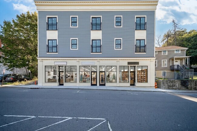 Plus de détails pour 10 Market St, Wappingers Falls, NY - Commerce de détail à louer