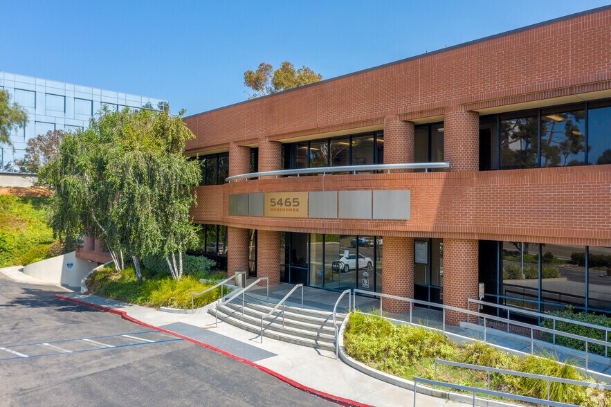 5465 Morehouse Dr, San Diego, CA à louer - Photo du bâtiment - Image 2 de 11