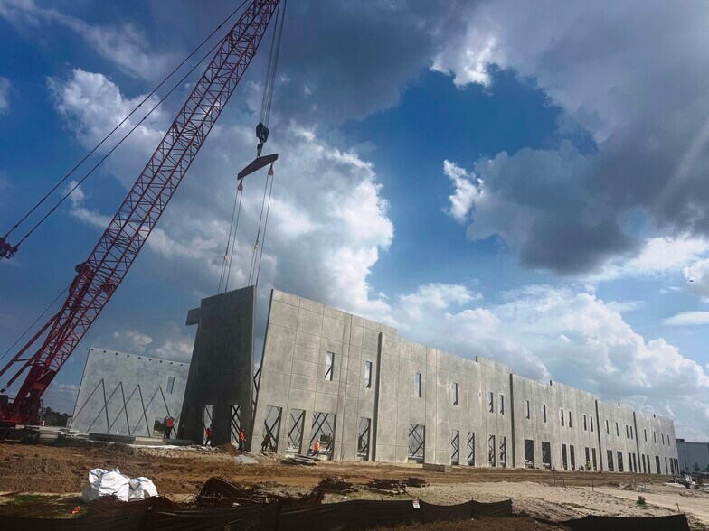 8001 Northup dr, Punta Gorda, FL à louer - Photo de construction - Image 3 de 5