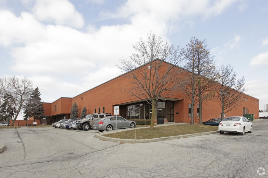 94-100 Carrier Dr, Toronto, ON à louer - Photo principale - Image 1 de 2