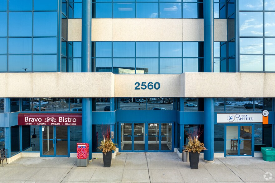 2560 Matheson Blvd E, Mississauga, ON à vendre - Photo du bâtiment - Image 2 de 4
