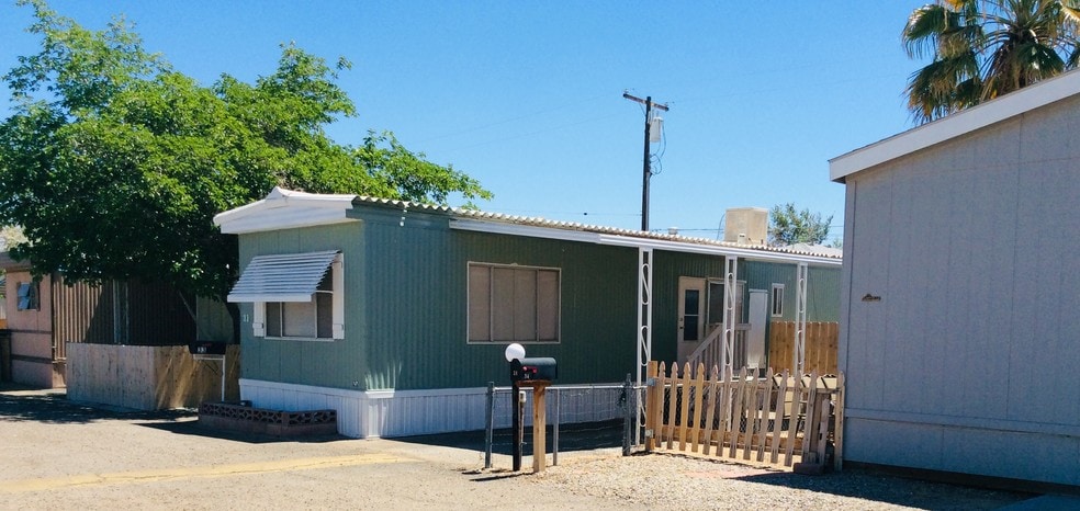 1599 N Norma St, Ridgecrest, CA à vendre - Photo du bâtiment - Image 3 de 22