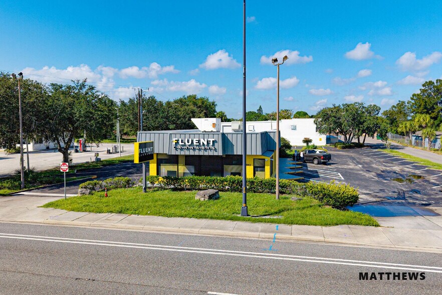 941 N Cocoa Blvd, Cocoa, FL à vendre - Photo du bâtiment - Image 2 de 3