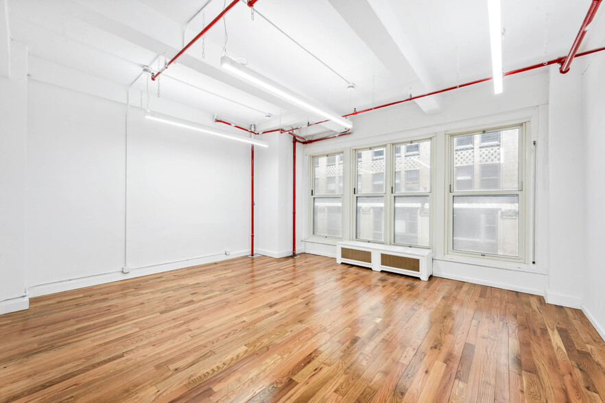 124 W 36th St, New York, NY for lease - Interior Photo - Image 3 of 3