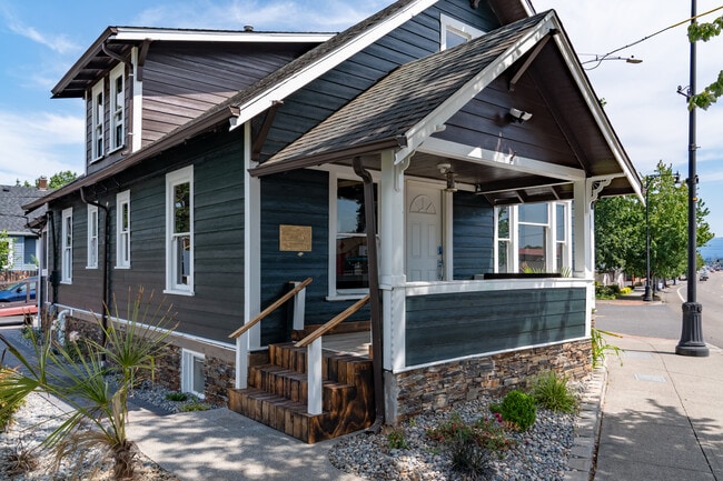 More details for 10910 NE Fourth Plain Blvd, Vancouver, WA - Office for Sale