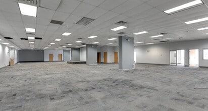 5945 Cornhusker Hwy, Lincoln, NE for lease Interior Photo- Image 2 of 16