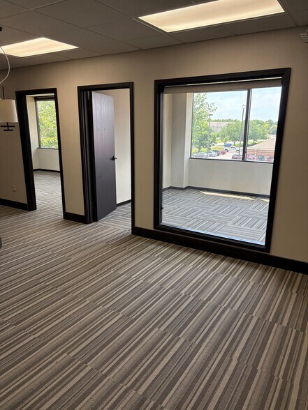 10990 Quivira Rd, Overland Park, KS à louer - Photo du bâtiment - Image 2 de 12