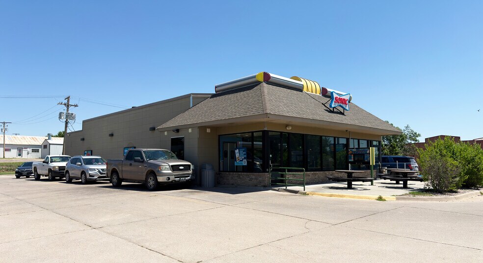 211 W Holme St, Norton, KS à vendre - Photo du bâtiment - Image 2 de 17