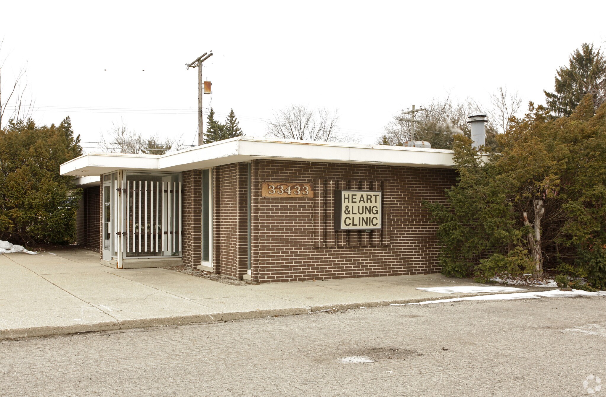 33433 6 Mile Rd, Livonia, MI à vendre Photo principale- Image 1 de 1