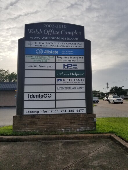2010 Broadway St, Pearland, TX à louer - Photo du bâtiment - Image 3 de 3