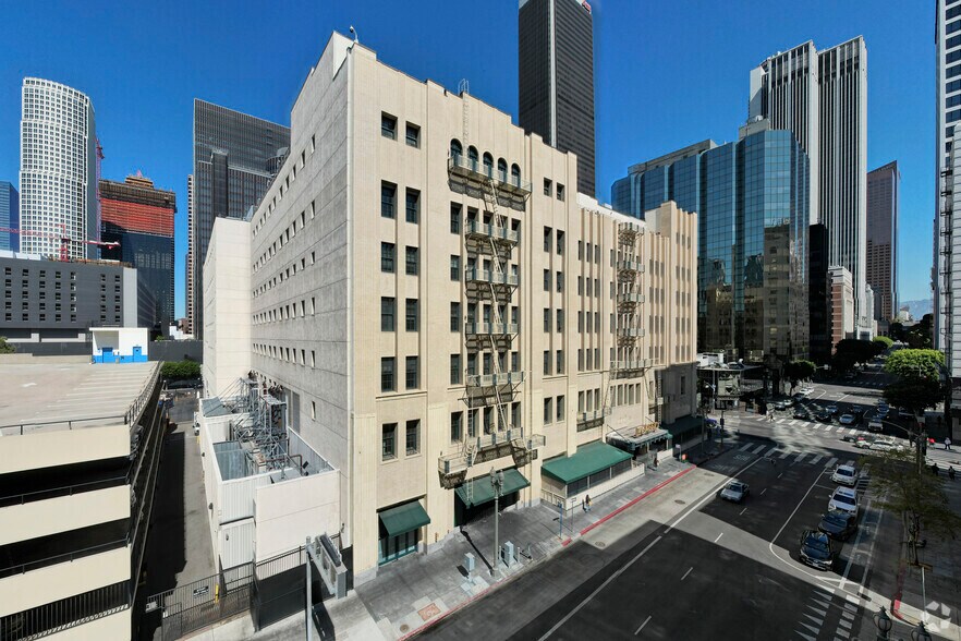 600 W 7th St, Los Angeles, CA à louer - Photo du bâtiment - Image 3 de 5