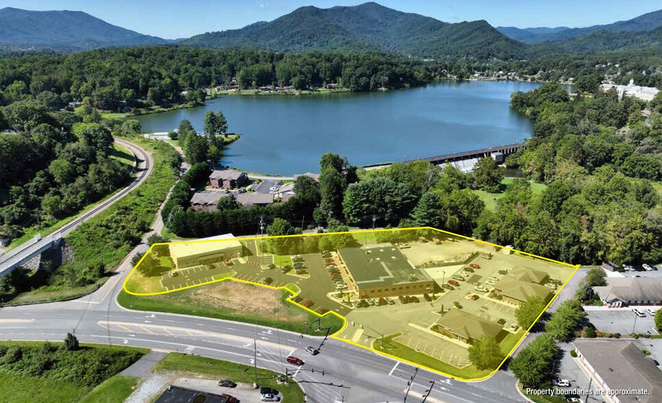 13 Haywood Office Park, Waynesville, NC à louer - Photo du bâtiment - Image 3 de 10