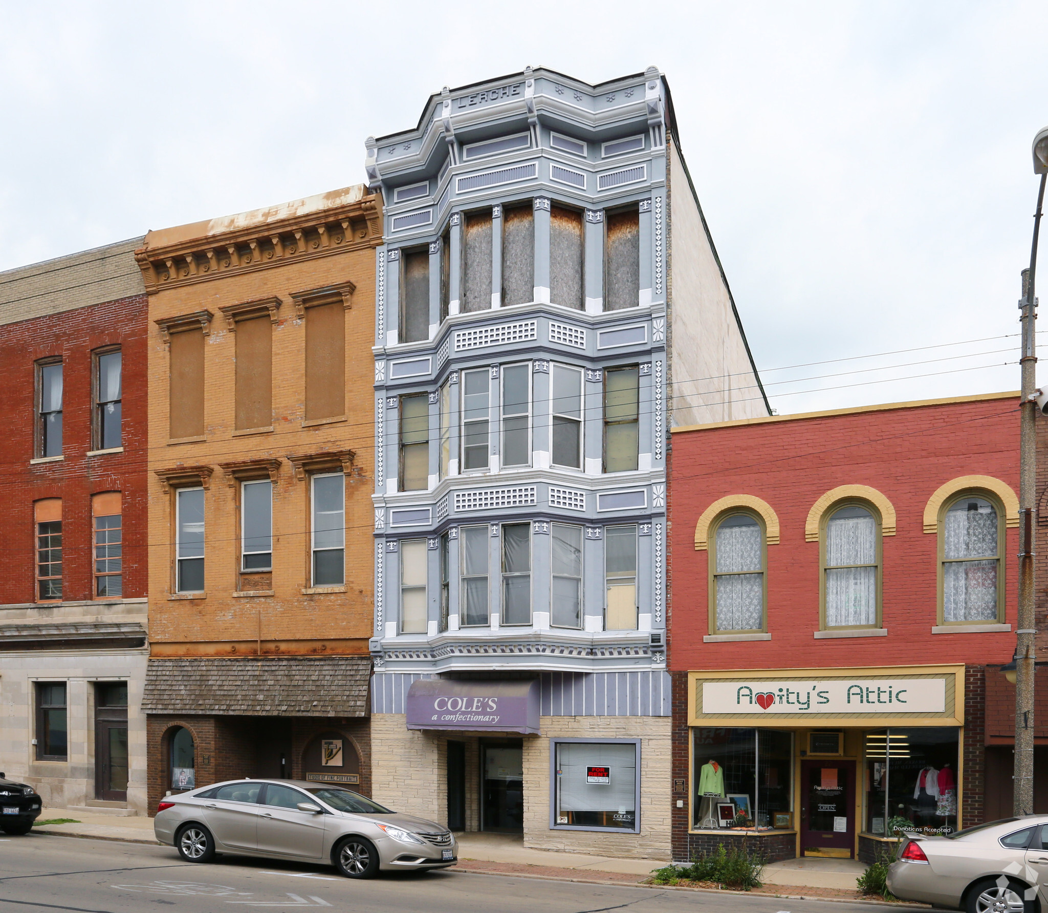 24 W Main St, Freeport, IL à vendre Photo principale- Image 1 de 1