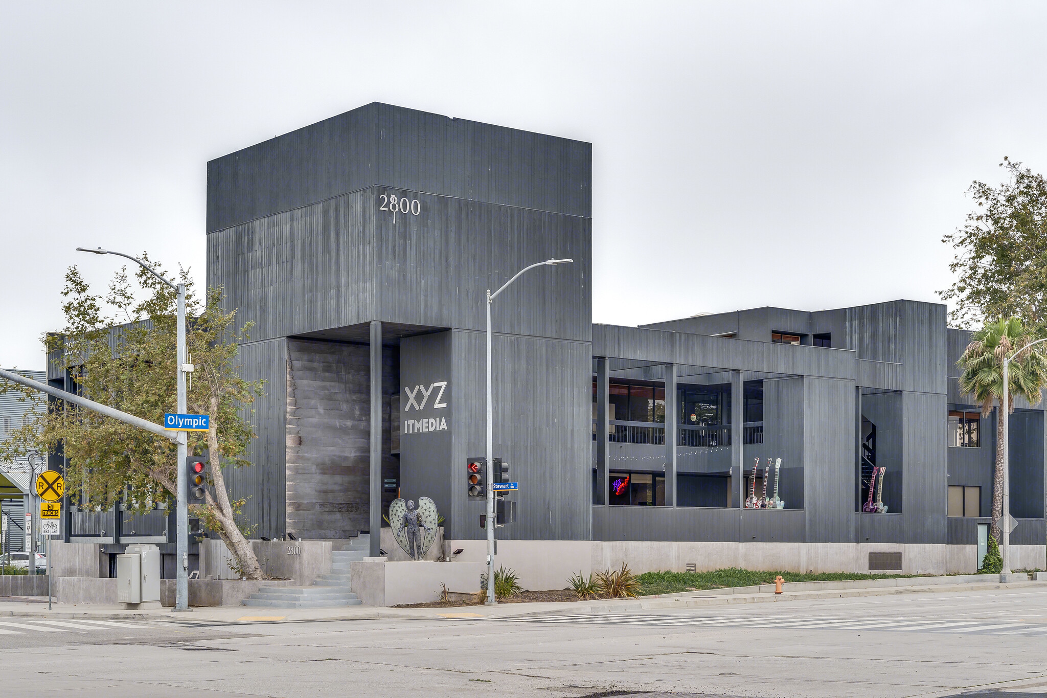 2800 W Olympic Blvd, Santa Monica, CA for lease Primary Photo- Image 1 of 25