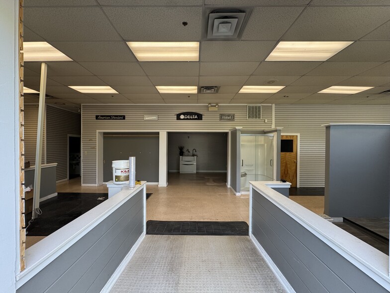 176 Hartford Rd, Manchester, CT for lease - Building Photo - Image 3 of 14