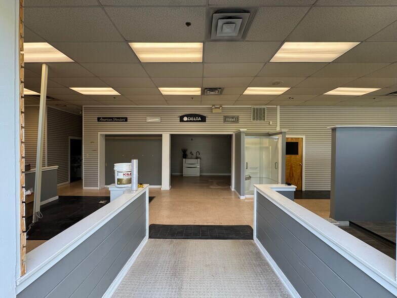 176 Hartford Rd, Manchester, CT à louer - Photo du bâtiment - Image 3 de 14