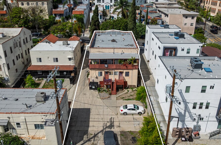 328 N Alexandria Ave, Los Angeles, CA à vendre - Photo du bâtiment - Image 3 de 8