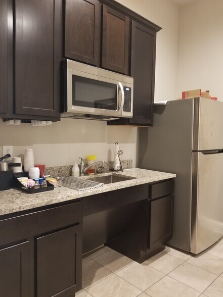 4425 Plano Pkwy, Carrollton, TX à louer - Photo du bâtiment - Image 2 de 10