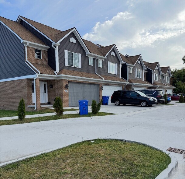 4006 Alia Dr, Warren, MI for sale - Primary Photo - Image 1 of 1