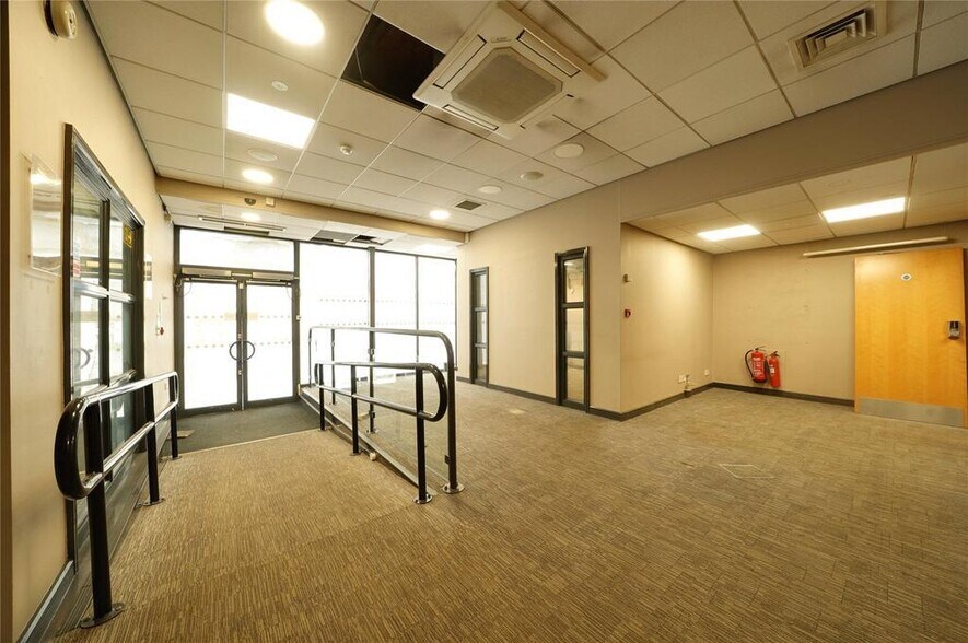 18-20 High St, Newmarket à louer - Photo du bâtiment - Image 2 de 24