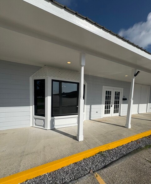 331-335 Reese St, Bay Saint Louis, MS à louer - Photo du bâtiment - Image 2 de 10