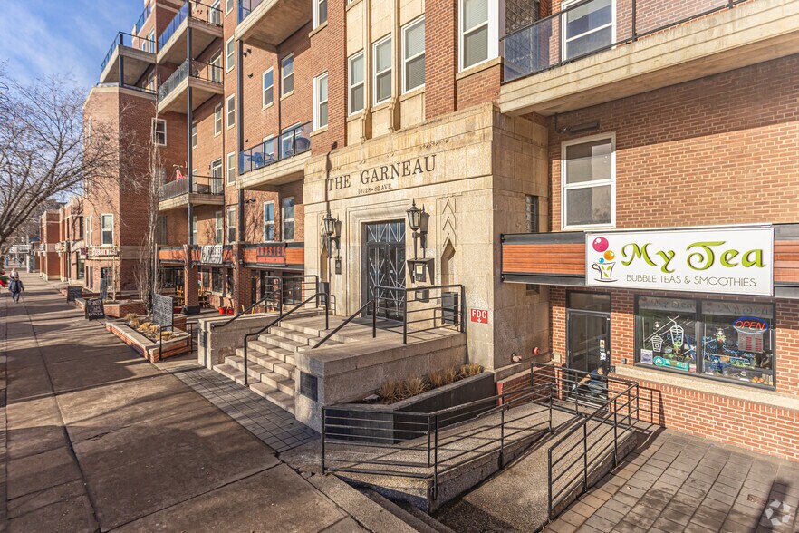 10736 82nd Ave NW, Edmonton, AB à louer - Photo du bâtiment - Image 3 de 5