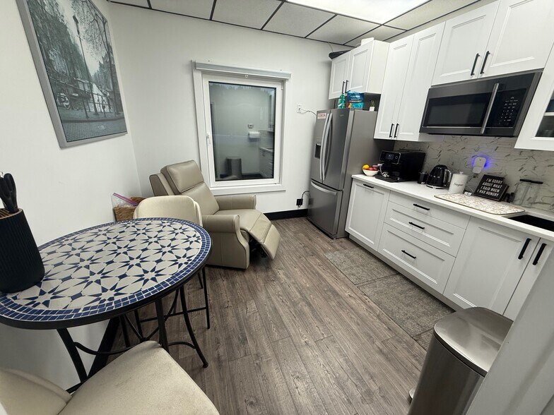 584 Meadow St, Agawam, MA à louer - Photo du bâtiment - Image 3 de 34