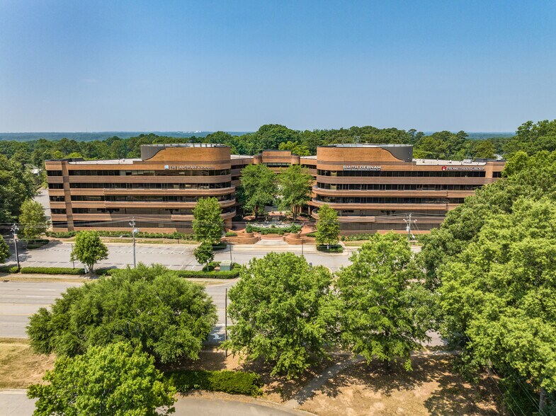 4601 Six Forks Rd, Raleigh, NC à louer - Photo du bâtiment - Image 2 de 49
