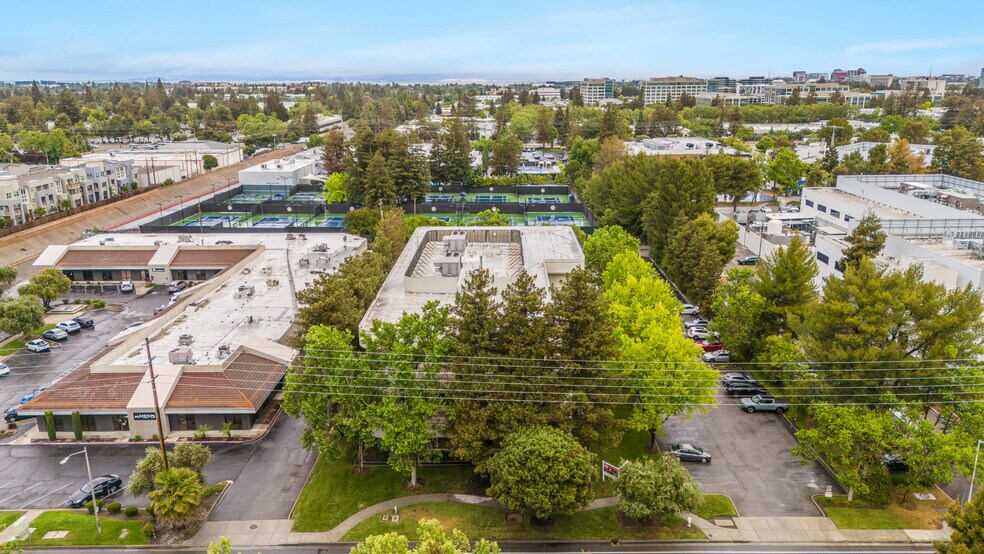 3235 Kifer Rd, Santa Clara, CA à louer - Photo du bâtiment - Image 2 de 25