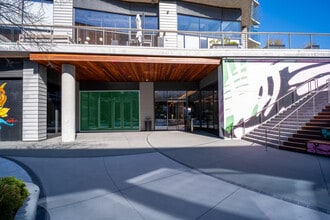 12101 W Olympic Blvd, Los Angeles, CA à louer Photo du bâtiment- Image 1 de 3