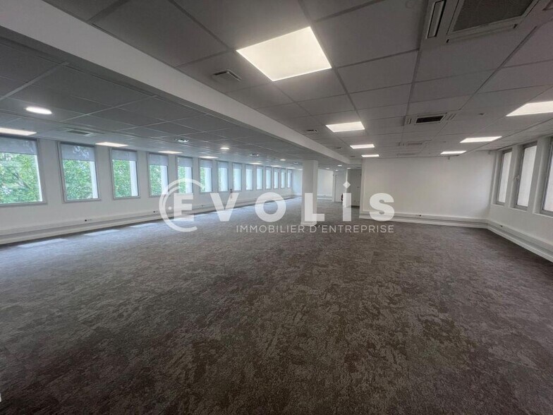 Office in Charenton-le-Pont for lease - Interior Photo - Image 2 of 7