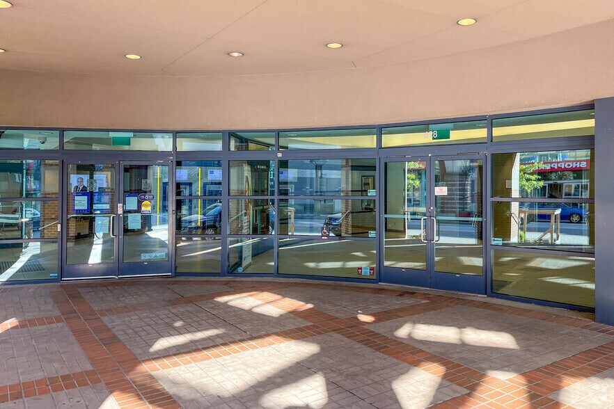 628 6th Ave, New Westminster, BC for lease - Building Photo - Image 2 of 6