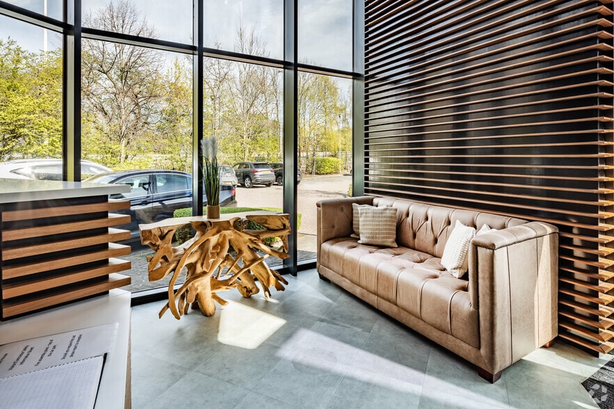 170 Elland Rd, Leeds for lease - Lobby - Image 3 of 23