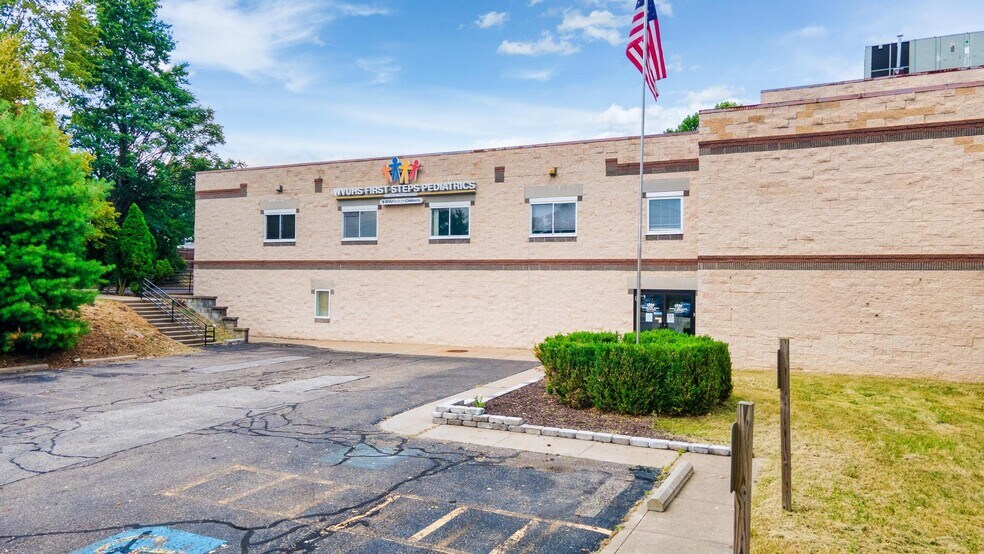 3045 Pennsylvania Ave, Weirton, WV à louer - Photo du bâtiment - Image 3 de 60