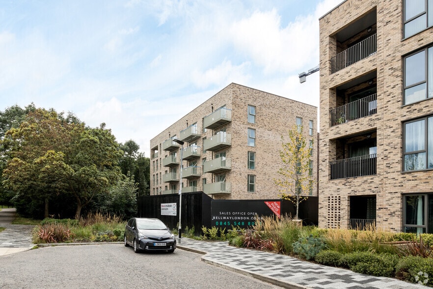 Newham Way, Londres à vendre - Photo du bâtiment - Image 2 de 3