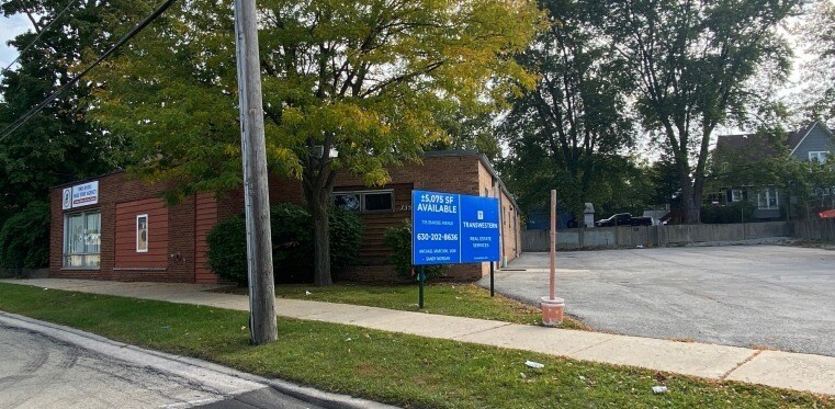 735 Dundee Ave, Elgin, IL à louer Photo du bâtiment- Image 1 de 2